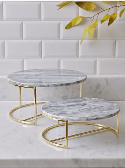 Set de 2 présentoirs ronds en marbre gris avec structure en métal doré