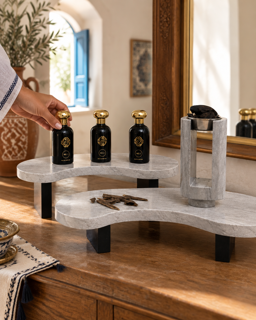 Présentoir marbre & bois — taille réelle